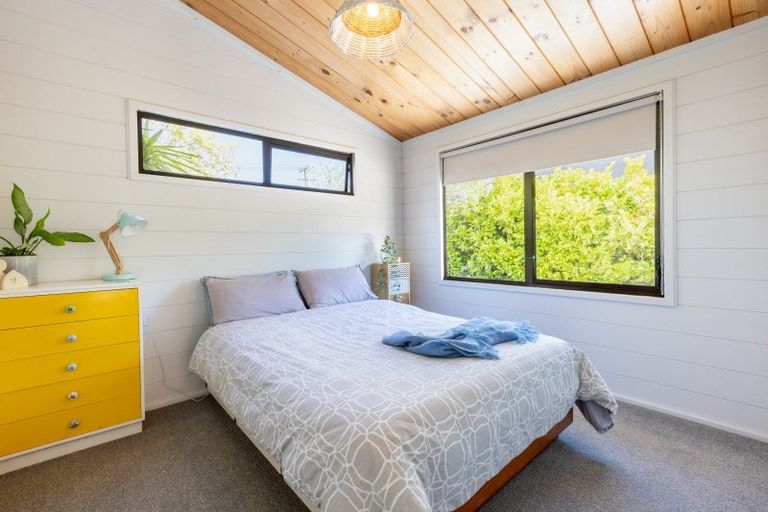 Photo of property in 124-126 Renown Road, Raumati South, Paraparaumu, 5032