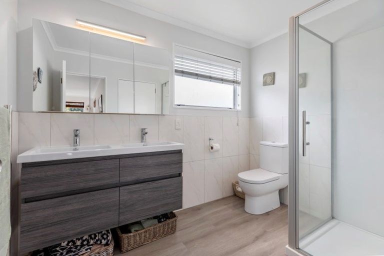 Photo of property in 141 Oceanview Road, Mount Maunganui, 3116