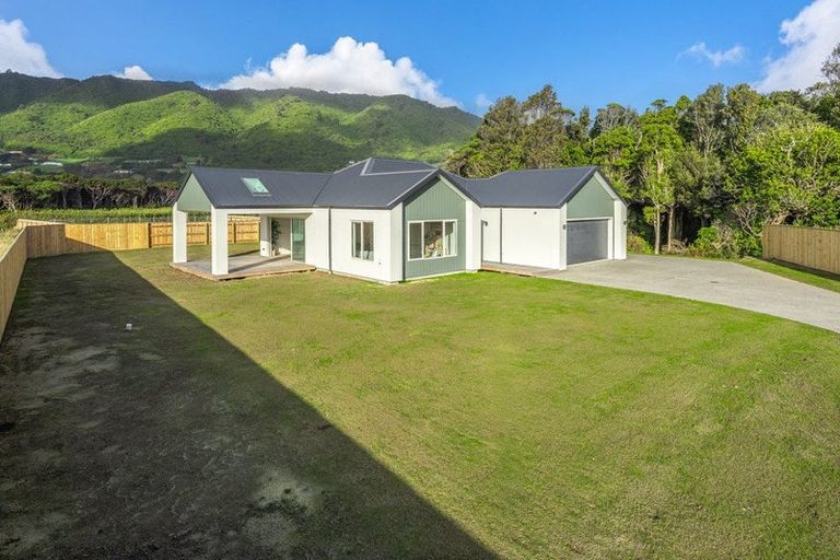 Photo of property in 7 Pihoihoi Close, Waikanae, 5036