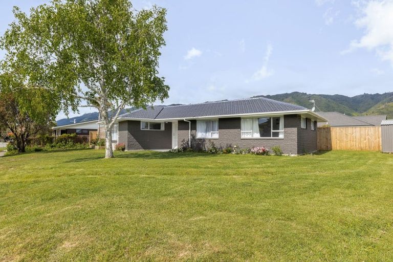 Photo of property in 72 Belvedere Avenue, Waikanae, 5036