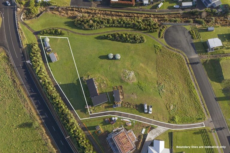 Photo of property in 10 Tinirau Place, Cooks Beach, 3591