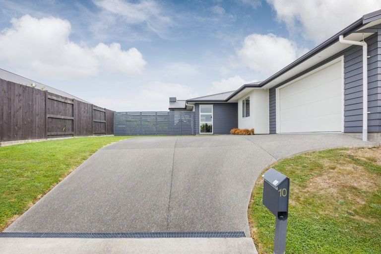 Photo of property in 10 Silicon Way, Fitzherbert, Palmerston North, 4410