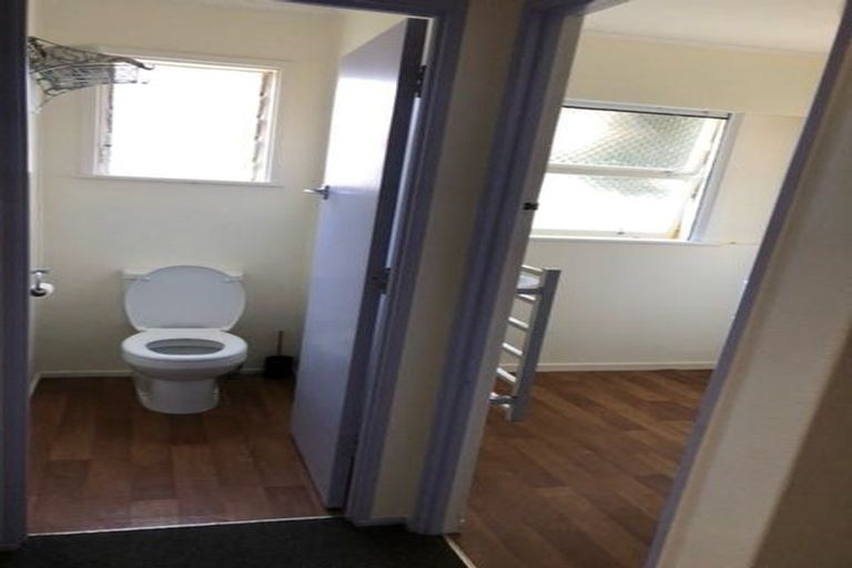 Photo of property in 15 Jaemont Avenue, Te Atatu South, Auckland, 0610