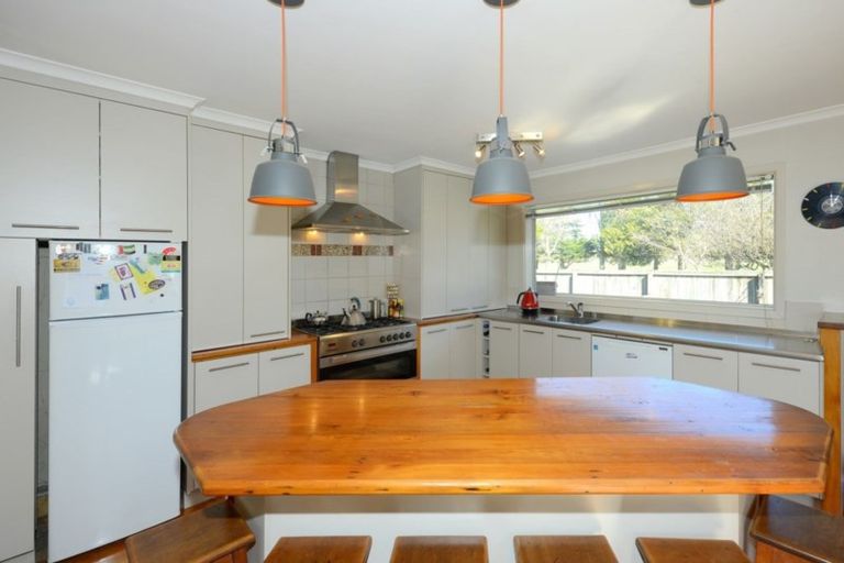 Photo of property in 334 Memorial Avenue, Burnside, Christchurch, 8053