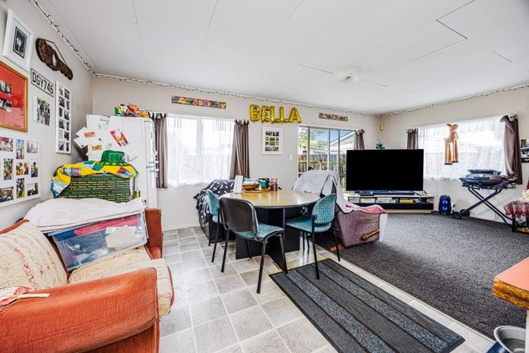 Photo of property in 1/5 Solveig Place, Randwick Park, Auckland, 2105