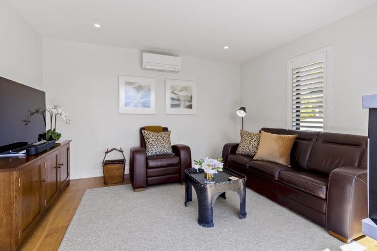 Photo of property in 1 Chimney Lane, Jacks Point, Queenstown, 9371