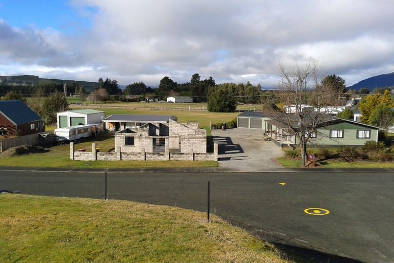 Photo of property in 19 Muriwai Drive, Manapouri, 9679