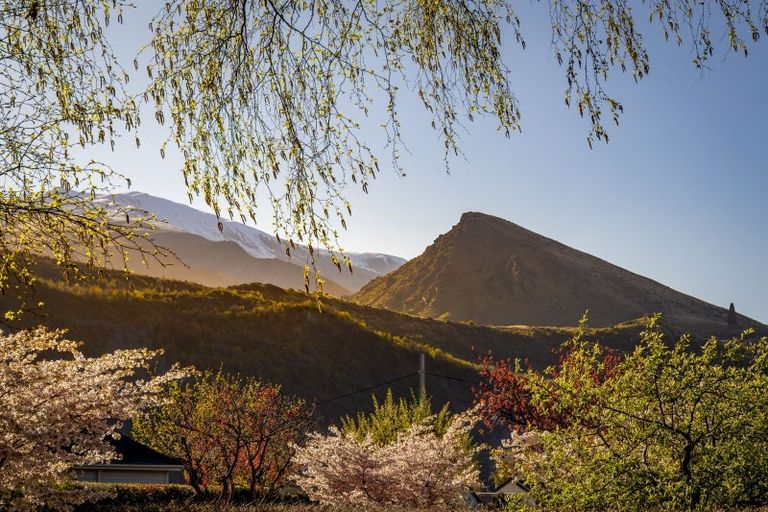 Photo of property in 13 Berkshire Street, Arrowtown, 9302