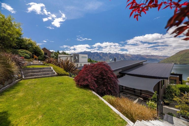 Photo of property in 70 Wynyard Crescent, Fernhill, Queenstown, 9300