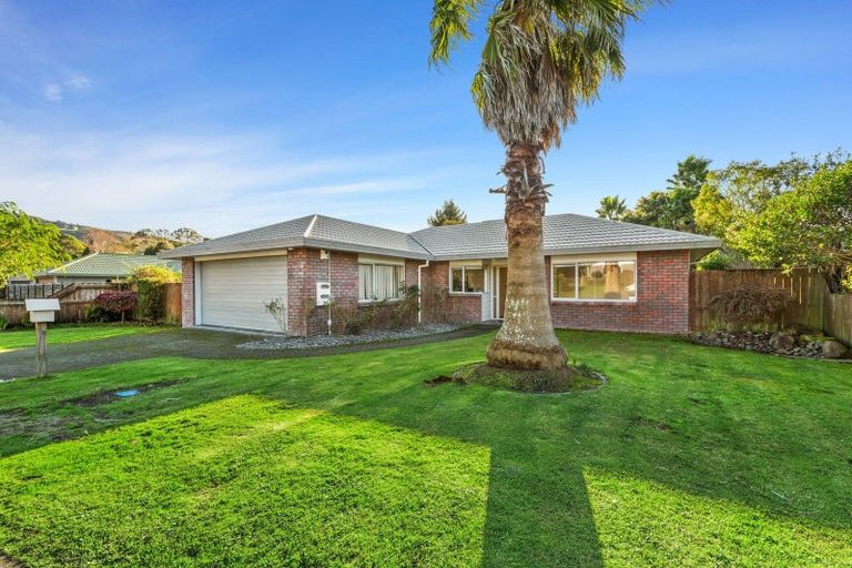Photo of property in 16 Capricorn Place, Kawaha Point, Rotorua, 3010