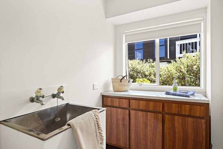 Photo of property in 43 Cumberland Street, Leigh, 0985