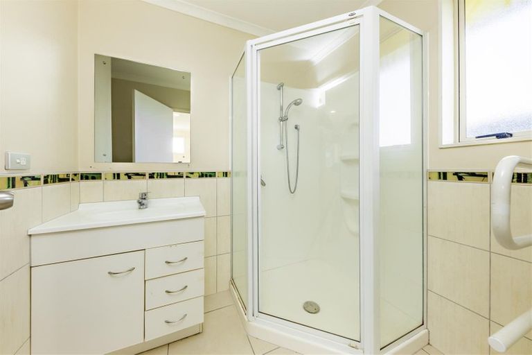 Photo of property in 23 Masters Place, Favona, Auckland, 2024