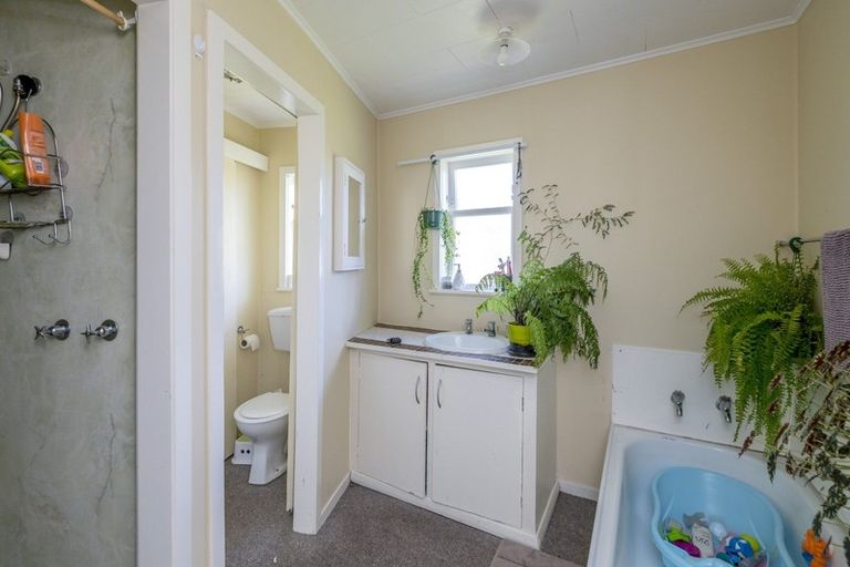 Photo of property in 4 Colenso Place, Otaki Beach, Otaki, 5512