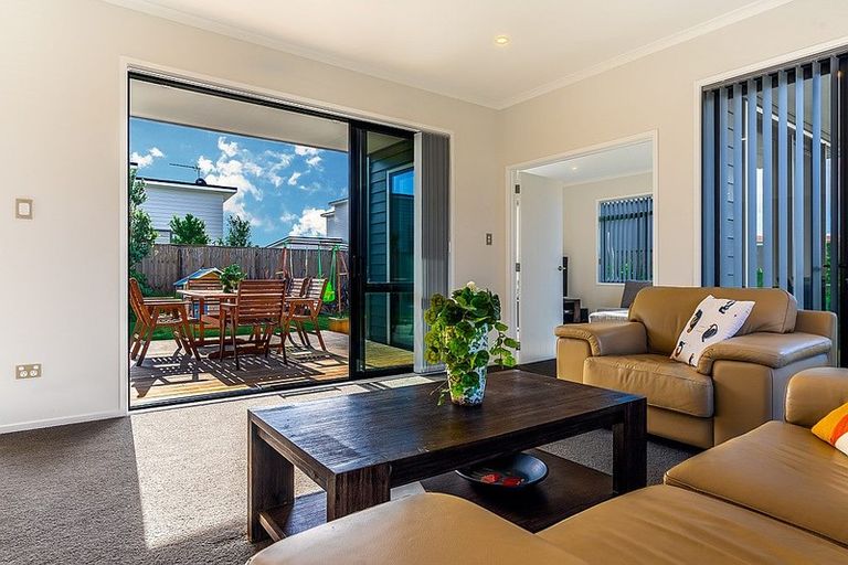 Photo of property in 2 Taikura Avenue, Red Beach, 0932