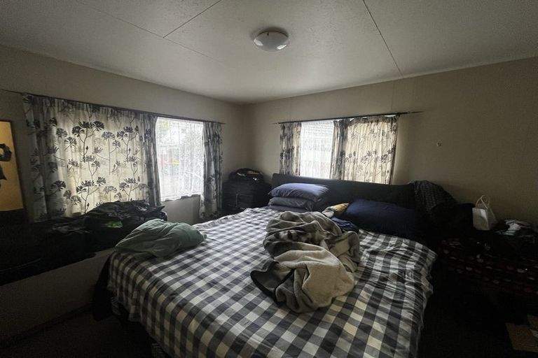 Photo of property in 2/20 Ocean View Road, Northcote, Auckland, 0627