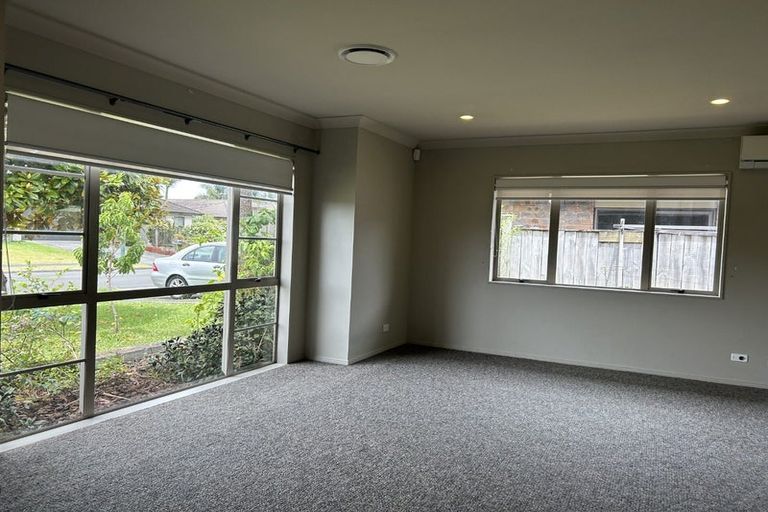 Photo of property in 8 Girvan Terrace, Wattle Downs, Auckland, 2103