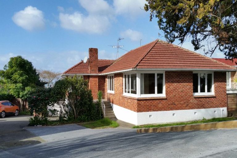 Photo of property in 235 Te Atatu Road, Te Atatu South, Auckland, 0610