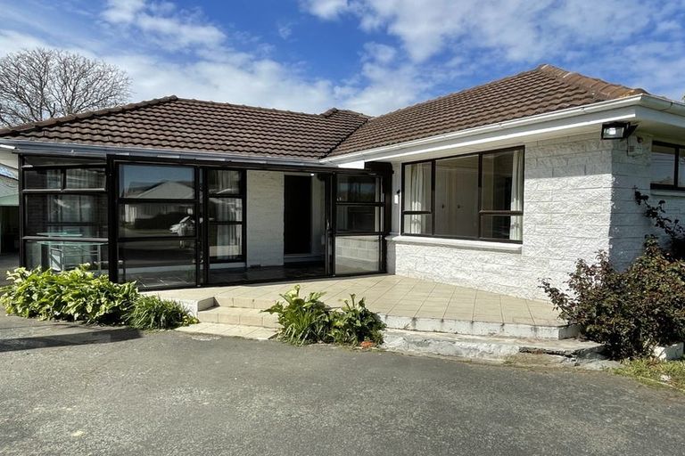 Photo of property in 132 Avonhead Road, Avonhead, Christchurch, 8042