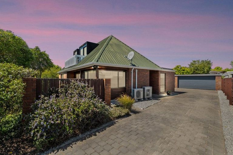 Photo of property in 10 Woodstock Place, Russley, Christchurch, 8042