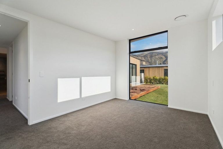 Photo of property in 44 Stackbrae Avenue, Wanaka, 9305