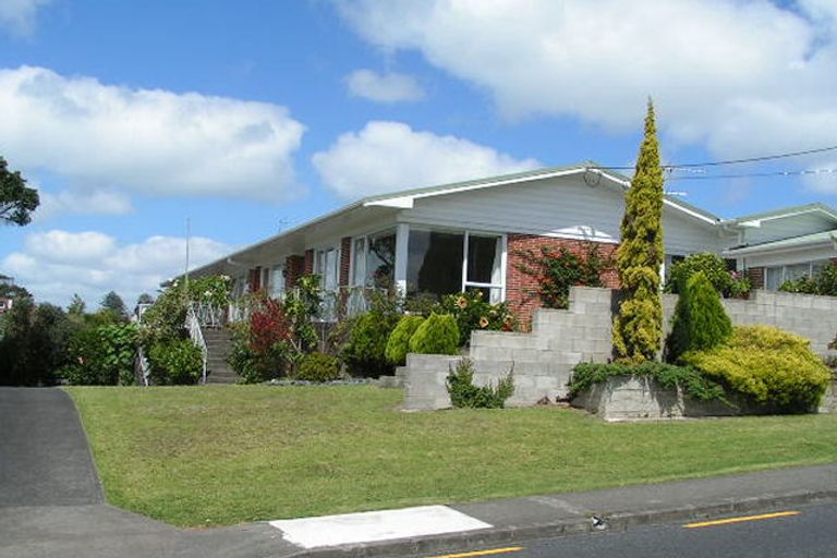 Photo of property in 2/33 Hauraki Road, Hauraki, Auckland, 0622