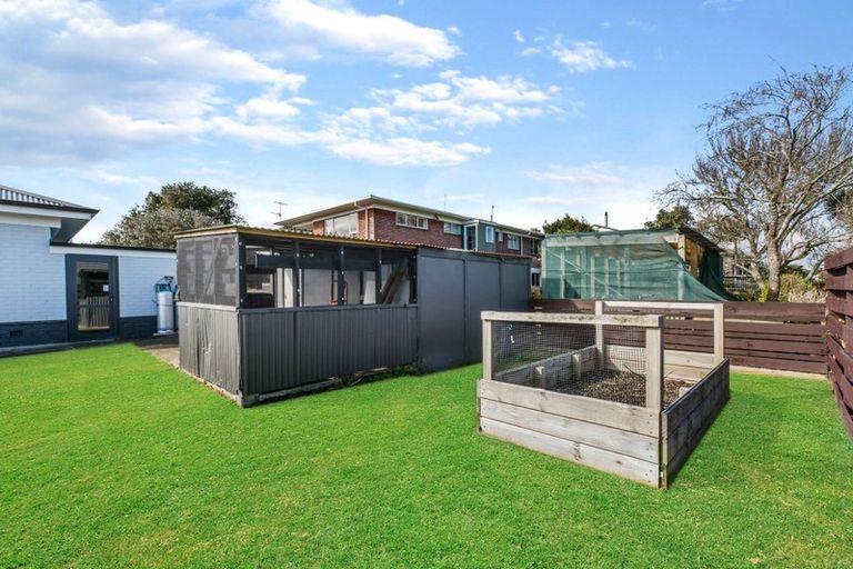 Photo of property in 82 Racecourse Road, Waiuku, 2123