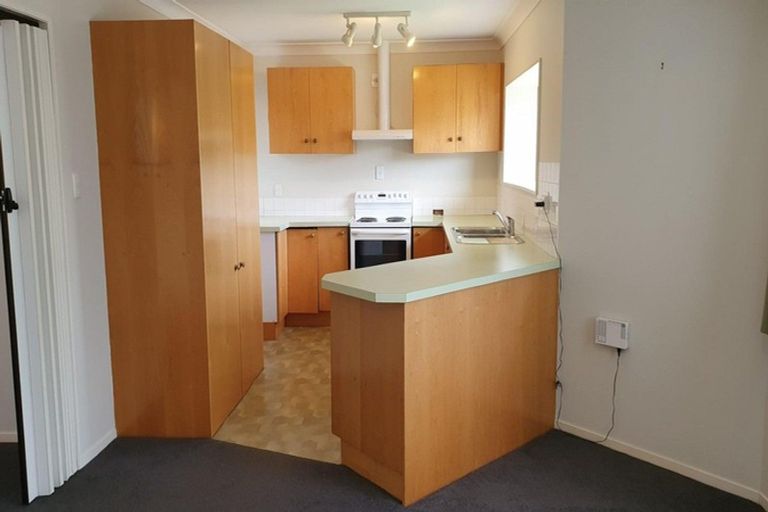 Photo of property in 2/62 Aviemore Drive, Highland Park, Auckland, 2010