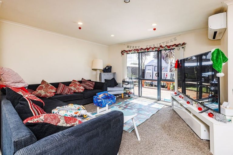 Photo of property in 28 Ranch Place, Pukekohe, 2120