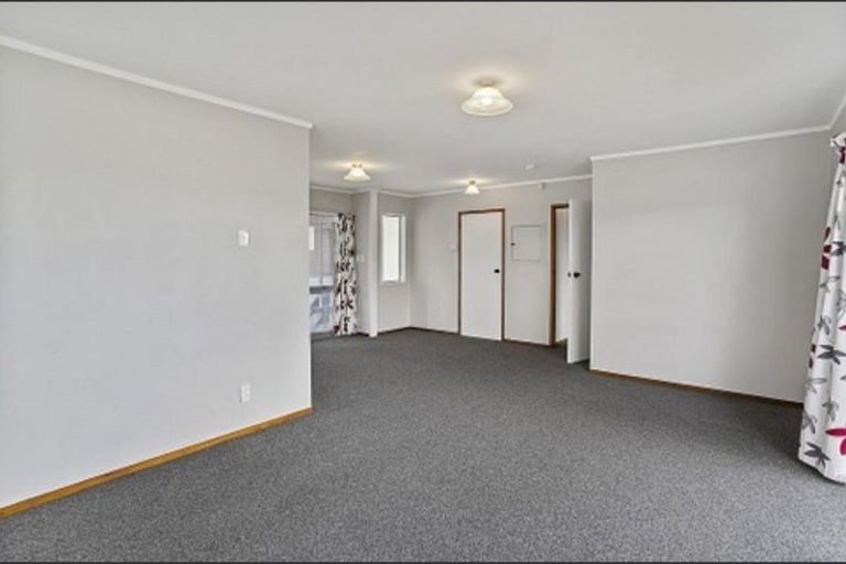 Photo of property in 307 Roscommon Road, Clendon Park, Auckland, 2103
