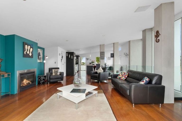 Photo of property in 45 Williamson Avenue, Belmont, Auckland, 0622
