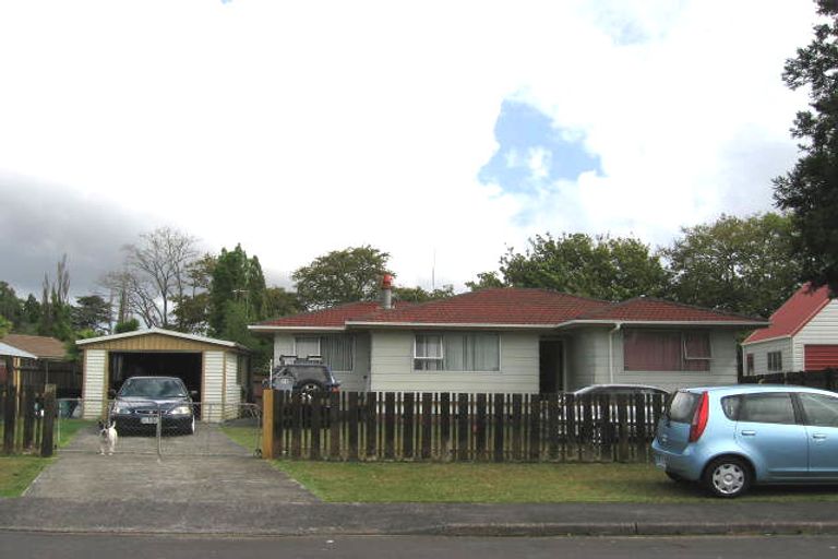 Photo of property in 22 Serwayne Place, Sunnyvale, Auckland, 0612