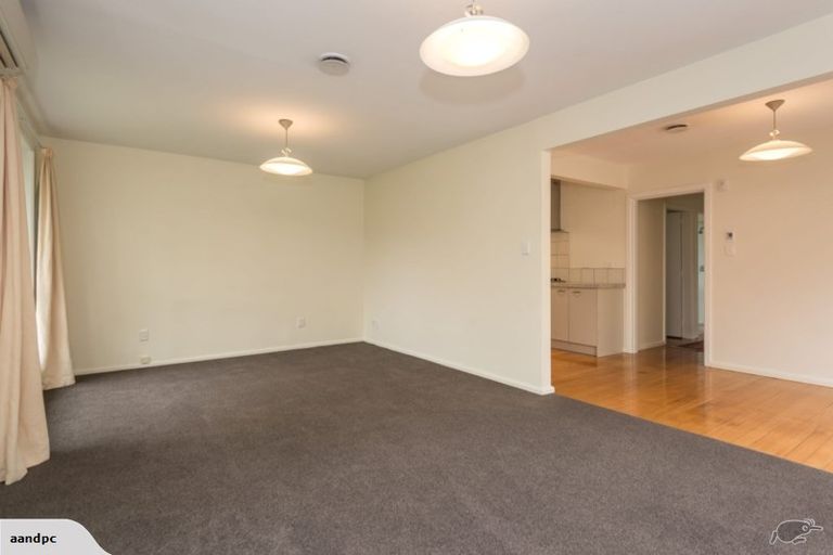 Photo of property in 2/14a Garreg Road, Fendalton, Christchurch, 8052