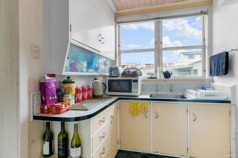 Photo of property in 120 Hutchinson Avenue, New Lynn, Auckland, 0600