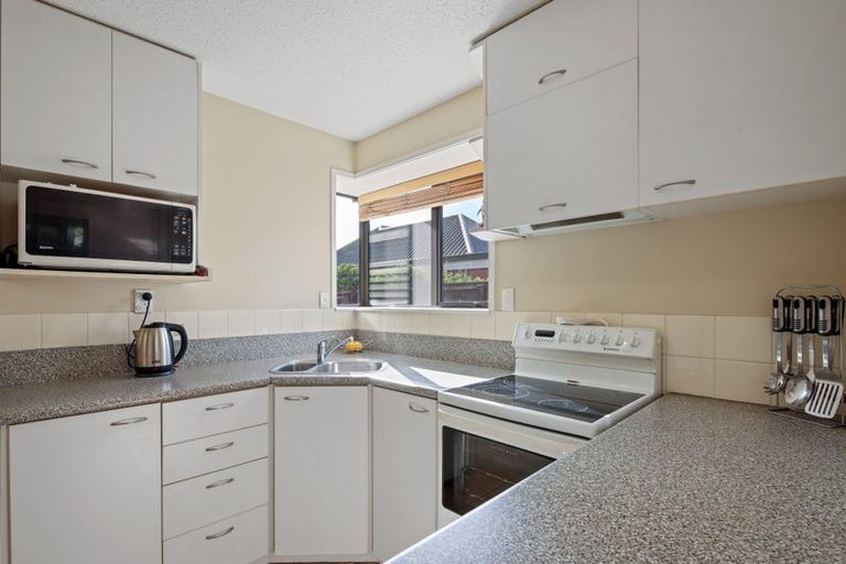 Photo of property in 2/4 Gatonby Place, Avonhead, Christchurch, 8042