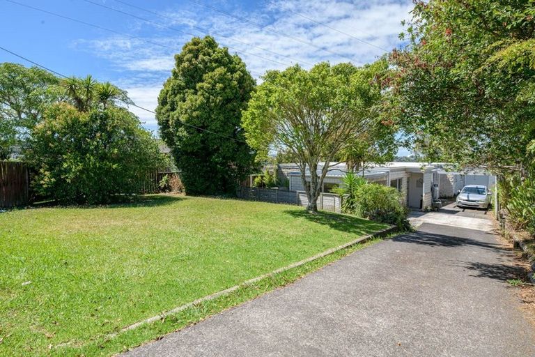 Photo of property in 16 Waimumu Road, Massey, Auckland, 0614