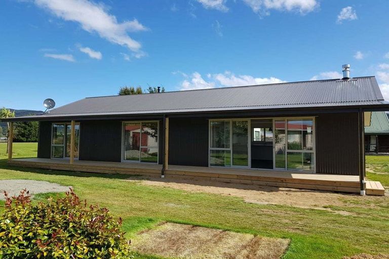 Photo of property in 24 Muriwai Drive, Manapouri, 9679