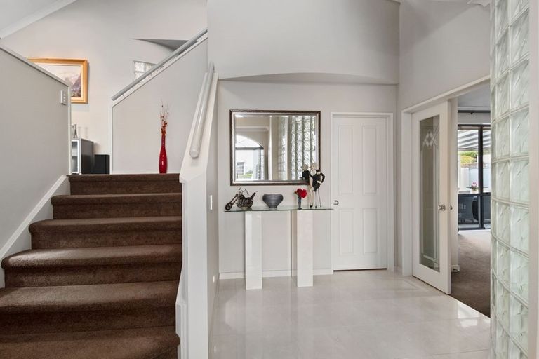 Photo of property in 6 Courtneys, West Harbour, Auckland, 0618