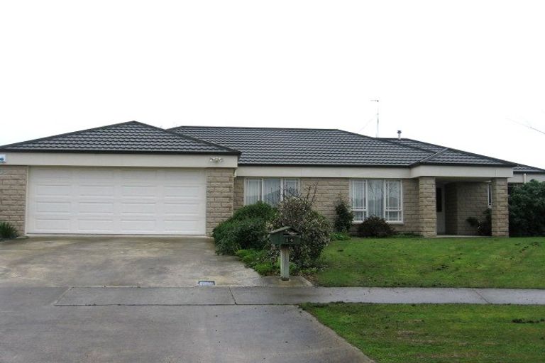 Photo of property in 14 Logan Place, Kelvin Grove, Palmerston North, 4414