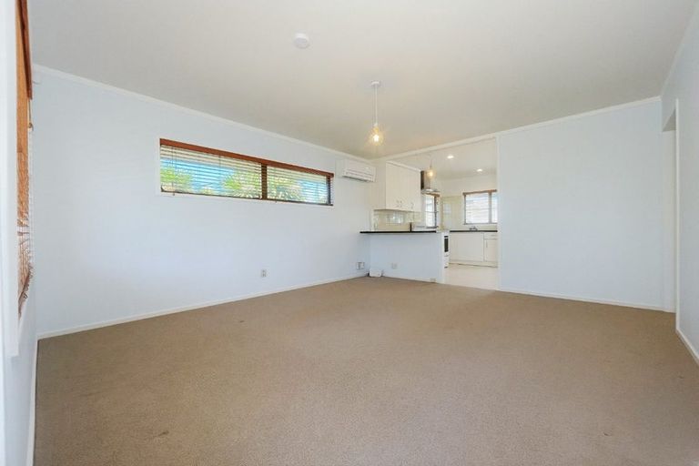 Photo of property in 1/9 Fuchsia Place, Birkdale, Auckland, 0626