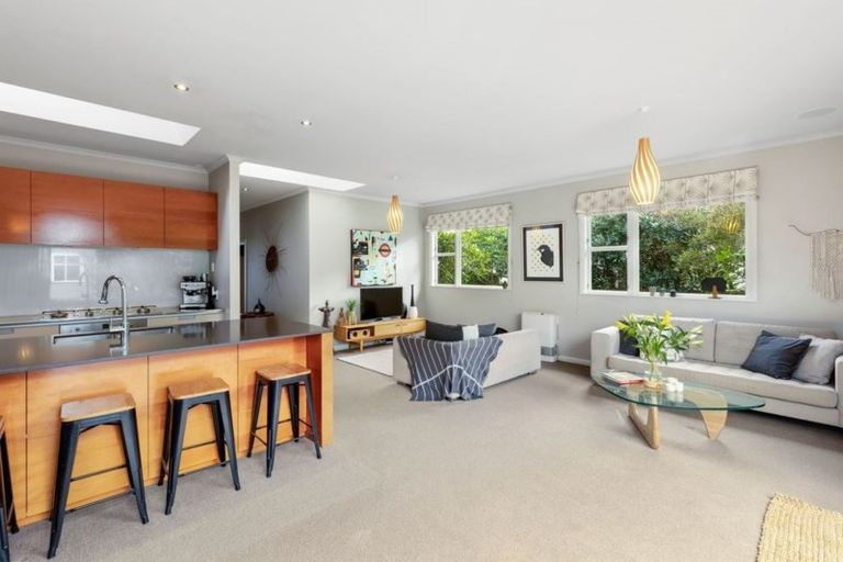 Photo of property in 45 Tuatoru Street, Eastbourne, Lower Hutt, 5013