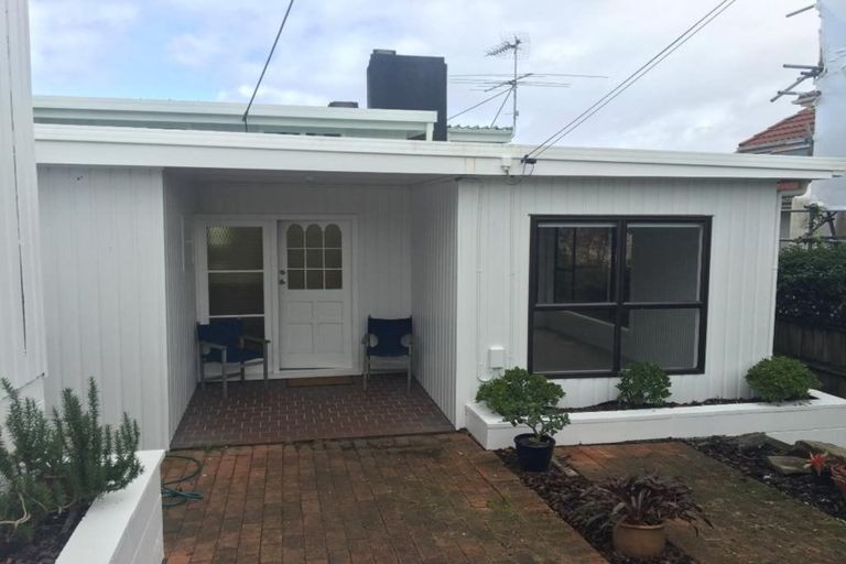 Photo of property in 97 Stanley Point Road, Stanley Point, Auckland, 0624