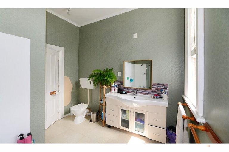 Photo of property in 66 Timaru Road, Waimate, 7924