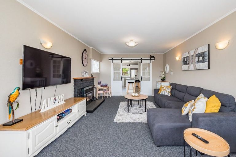 Photo of property in 42 Kaitawa Crescent, Paraparaumu, 5032