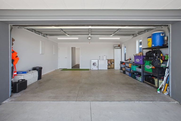 Photo of property in 9 Whata Street, Clarks Beach, 2122