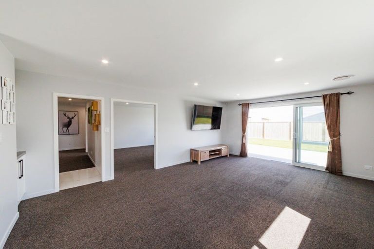 Photo of property in 47 Atlantic Drive, Fitzherbert, Palmerston North, 4410