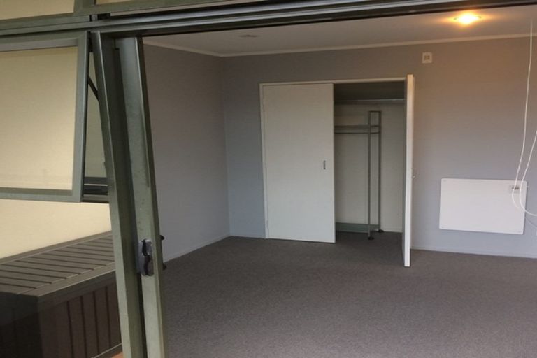 Photo of property in 11/372 Rosedale Road, Rosedale, Auckland, 0632