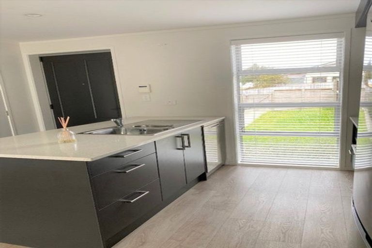 Photo of property in 1 Kaneke Place, Glen Eden, Auckland, 0602