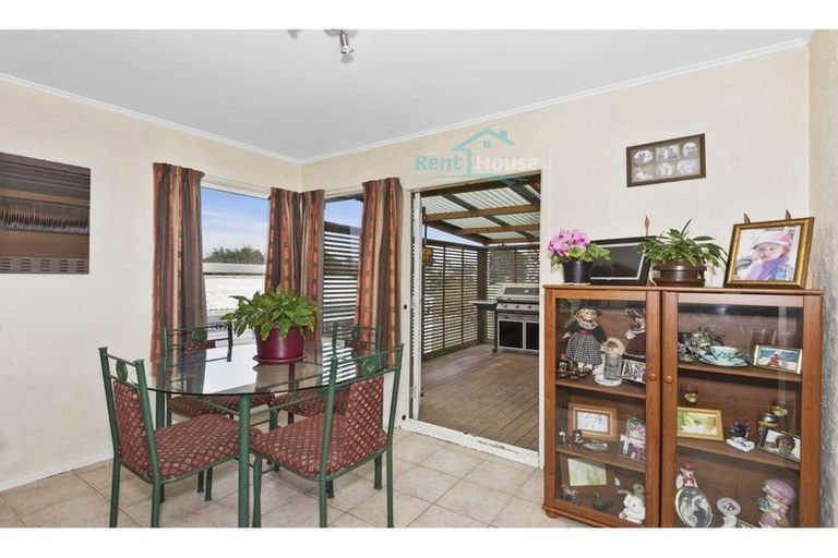Photo of property in 22 Manapouri Place, Pakuranga Heights, Auckland, 2010