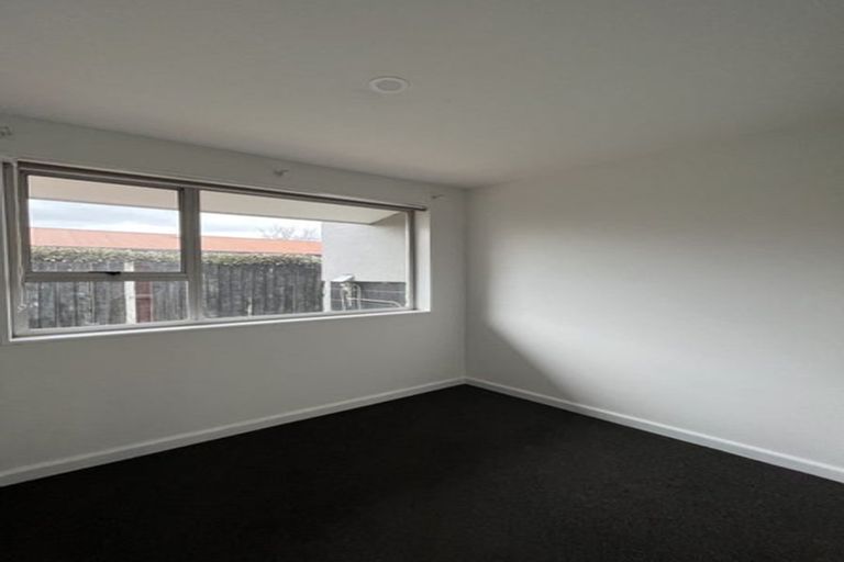 Photo of property in 32 Ambleside Drive, Burnside, Christchurch, 8053