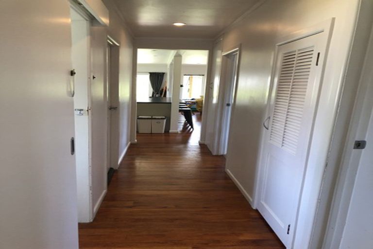 Photo of property in 17 Vandeleur Avenue, Birkdale, Auckland, 0626